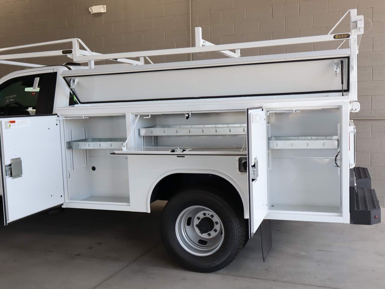 2025 Ford F-350 Super Duty Chassis Cab XL - Photo 8