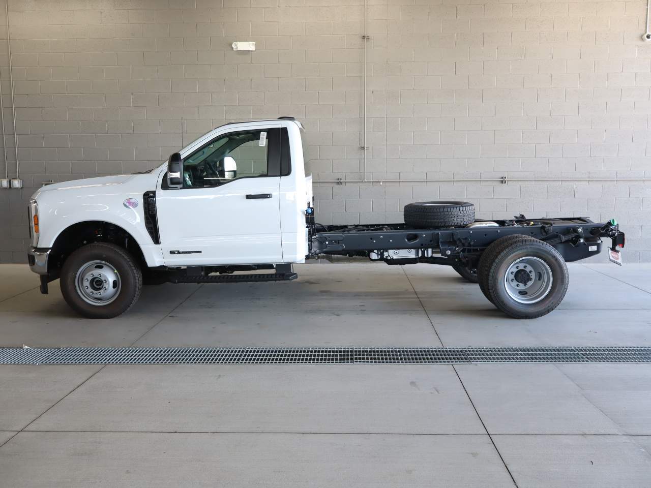 2027 Ford F-350 Super Duty Chassis