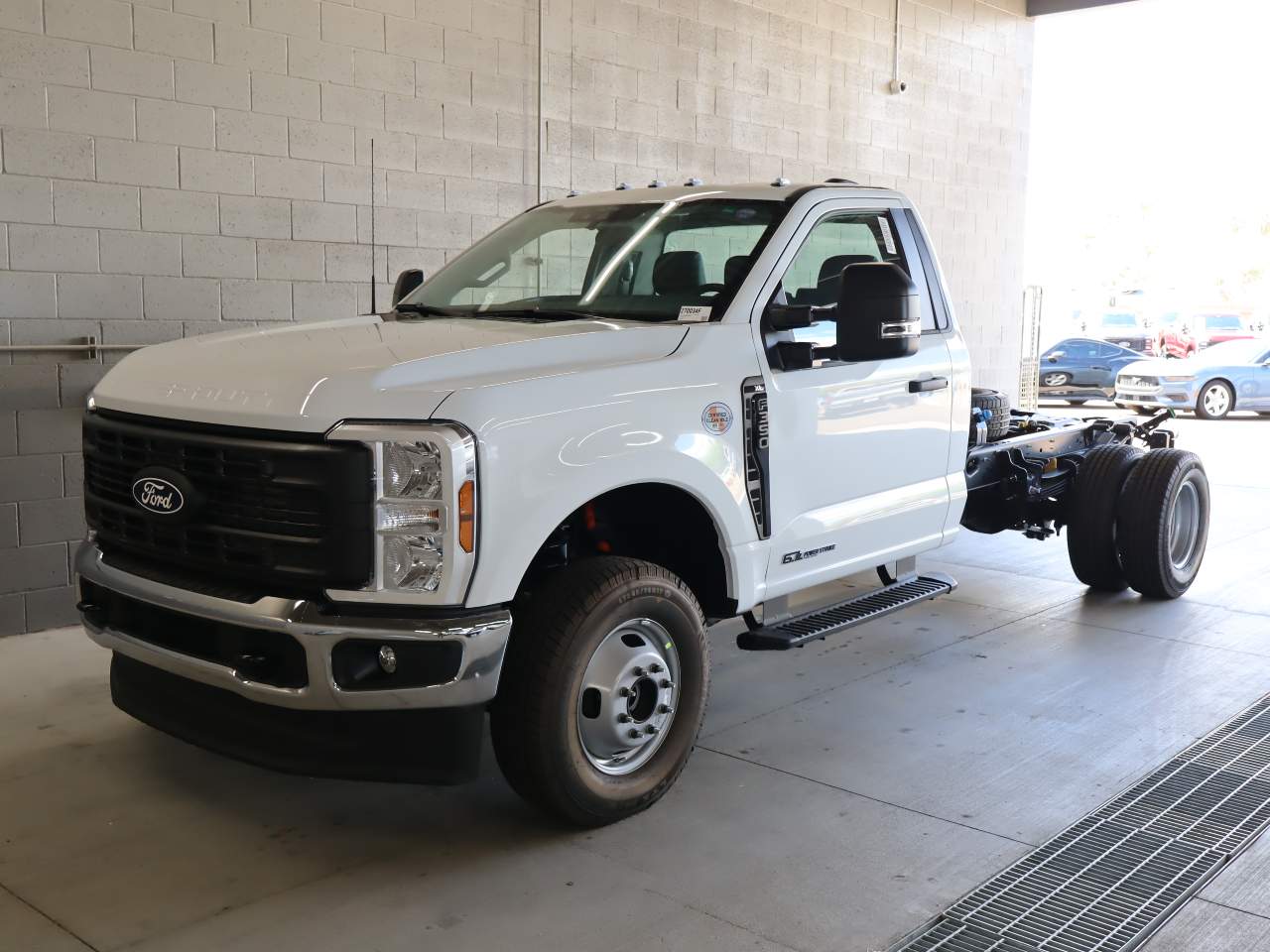 2027 Ford F-350 Super Duty Chassis