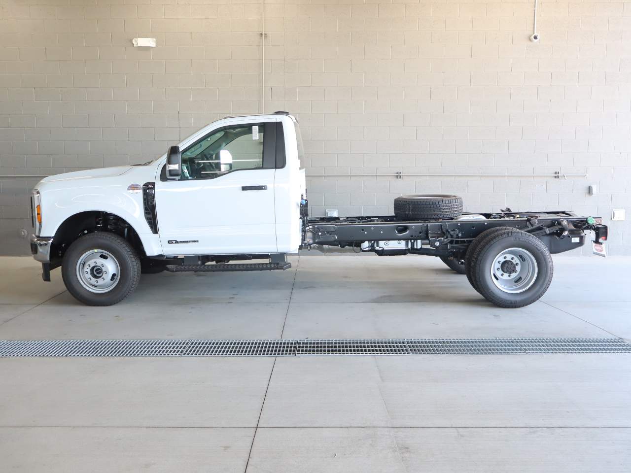 2027 Ford F-350 Super Duty Chassis