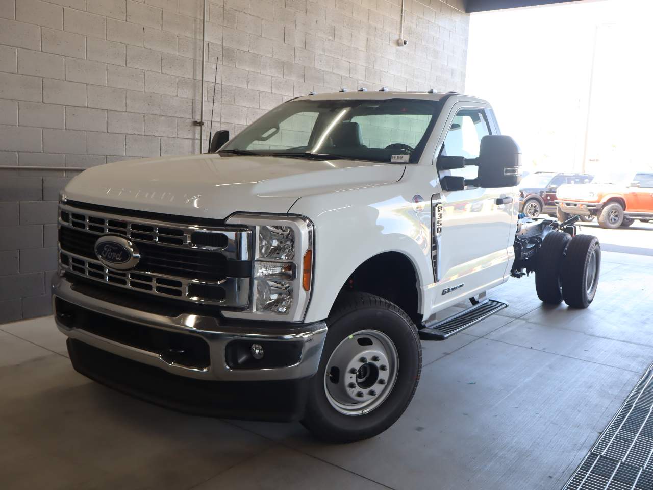 2025 Ford F-350 Super Duty Chassis