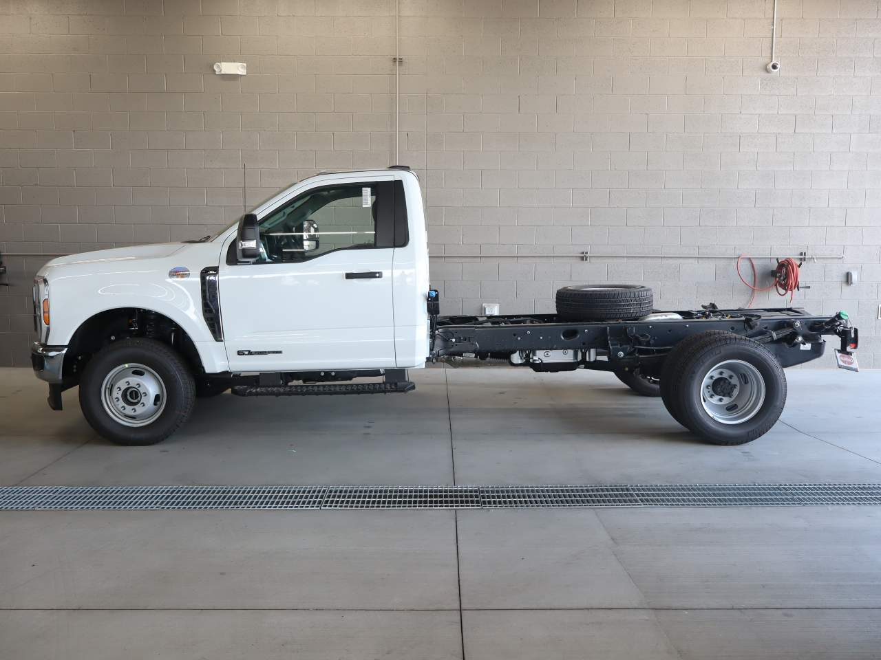 2025 Ford F-350 Super Duty Chassis
