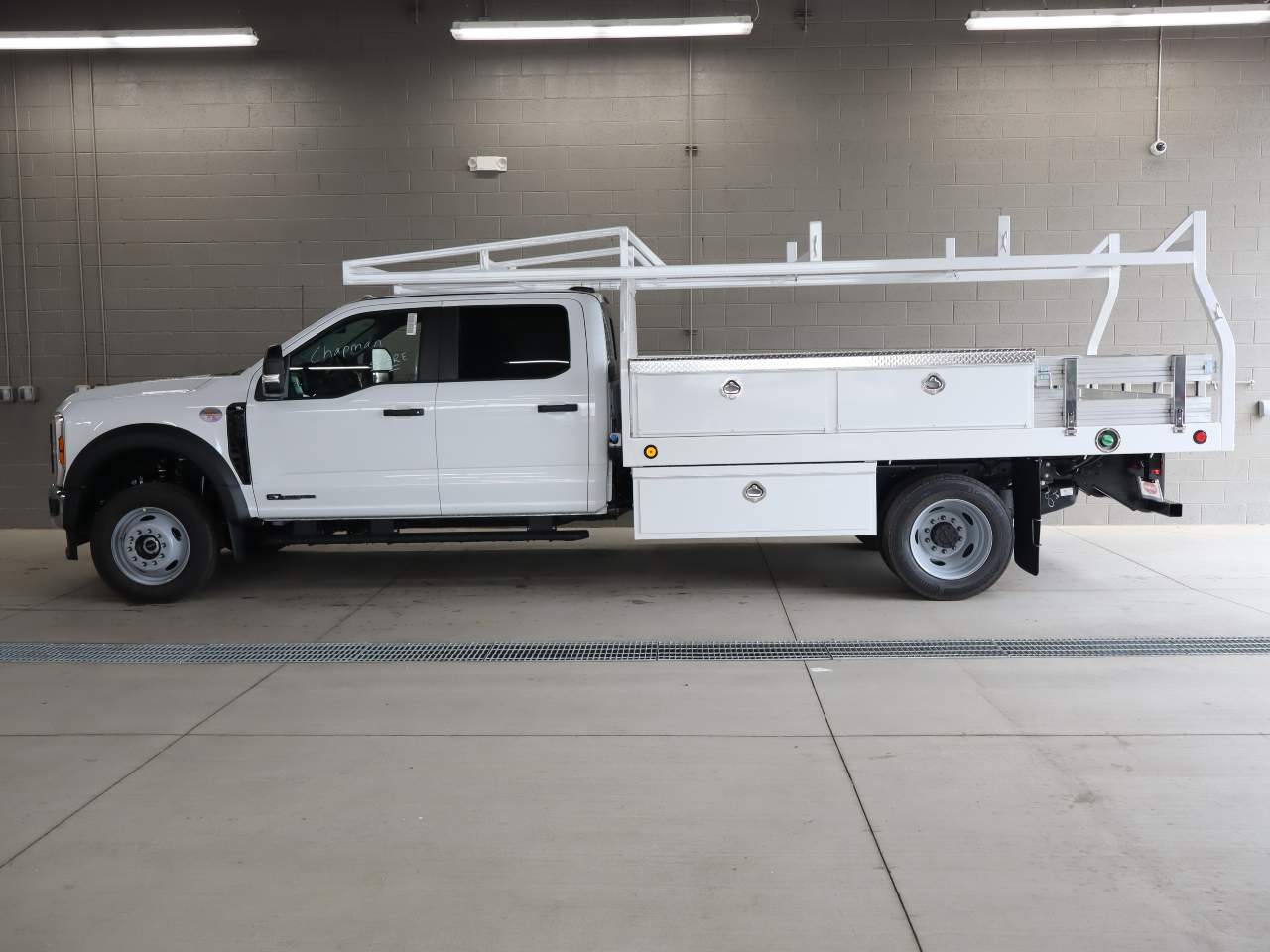 2027 Ford F-550 Super Duty Crew Cab Chassis