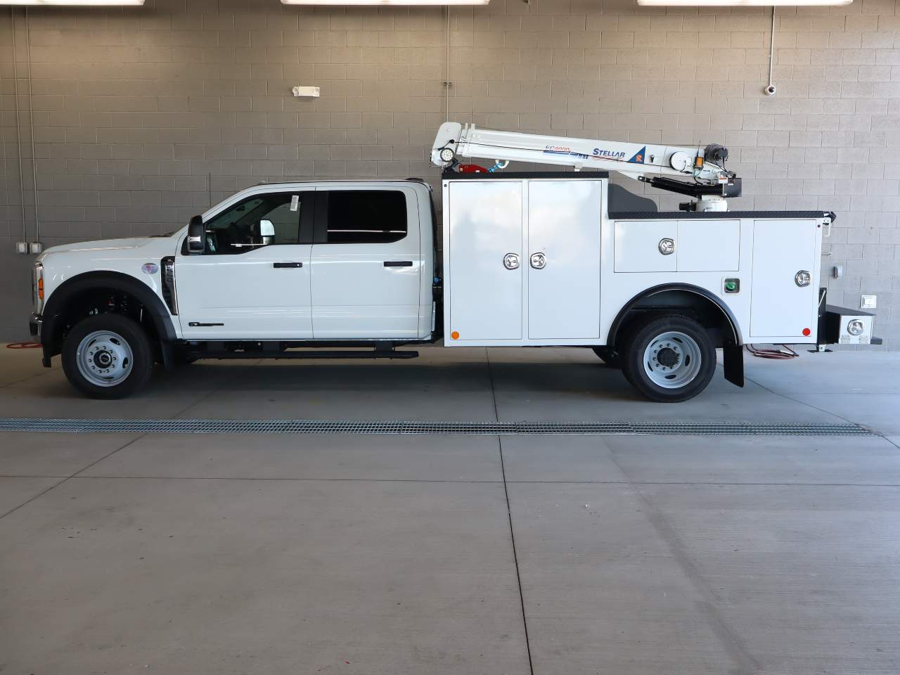 2025 Ford F-550 Super Duty Crew Cab Chassis