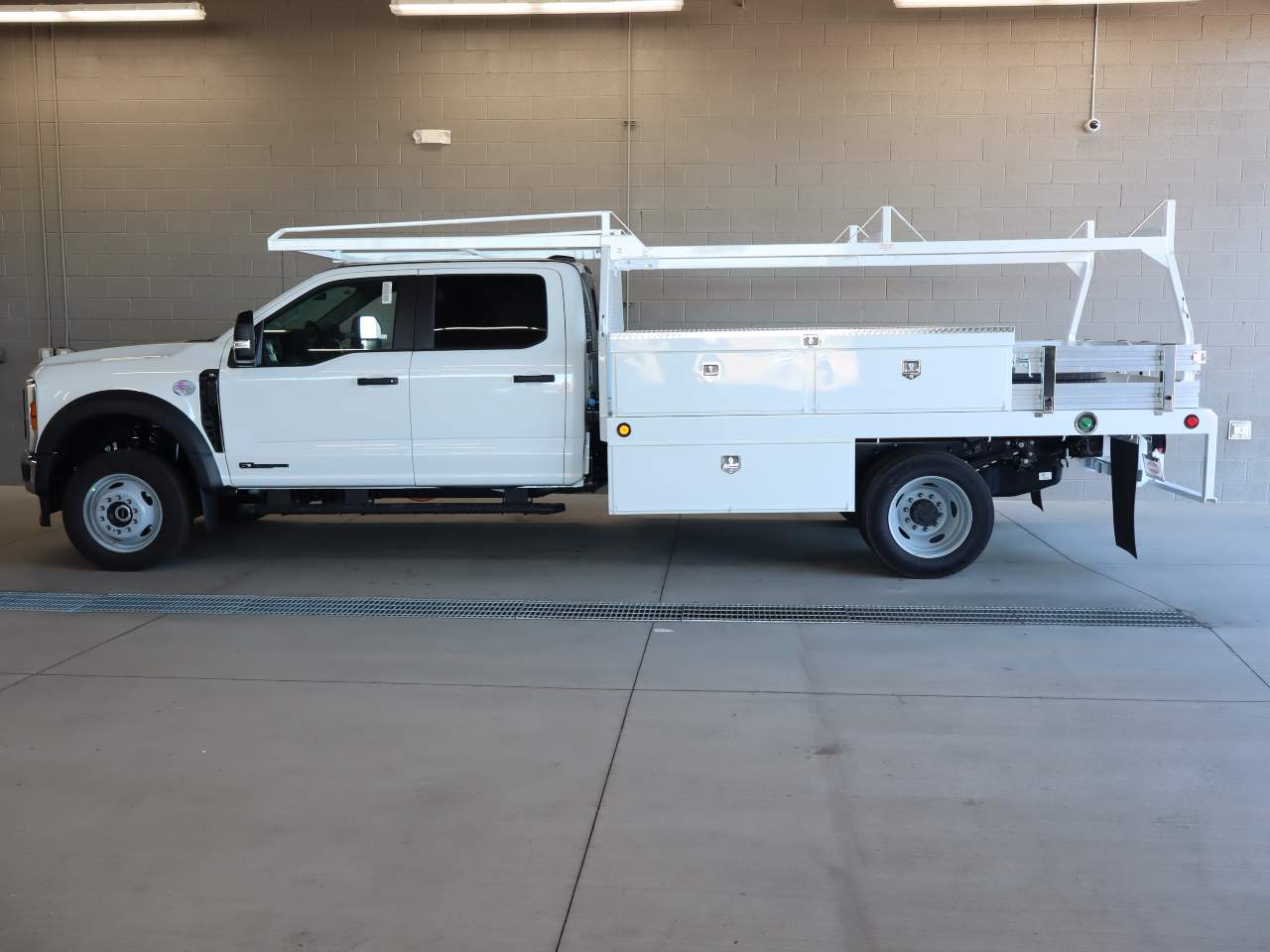 2027 Ford F-550 Super Duty Crew Cab Chassis
