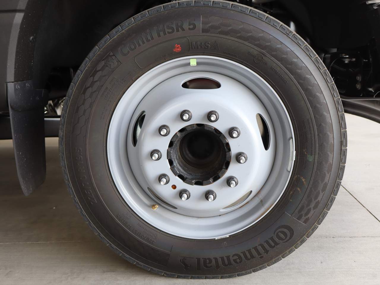 2025 Ford F-550 Super Duty Chassis Cab XL - Photo 34