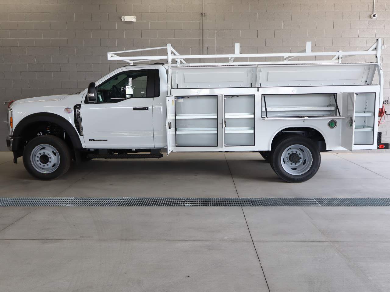 2025 Ford F-550 Super Duty Chassis Cab XL - Photo 7