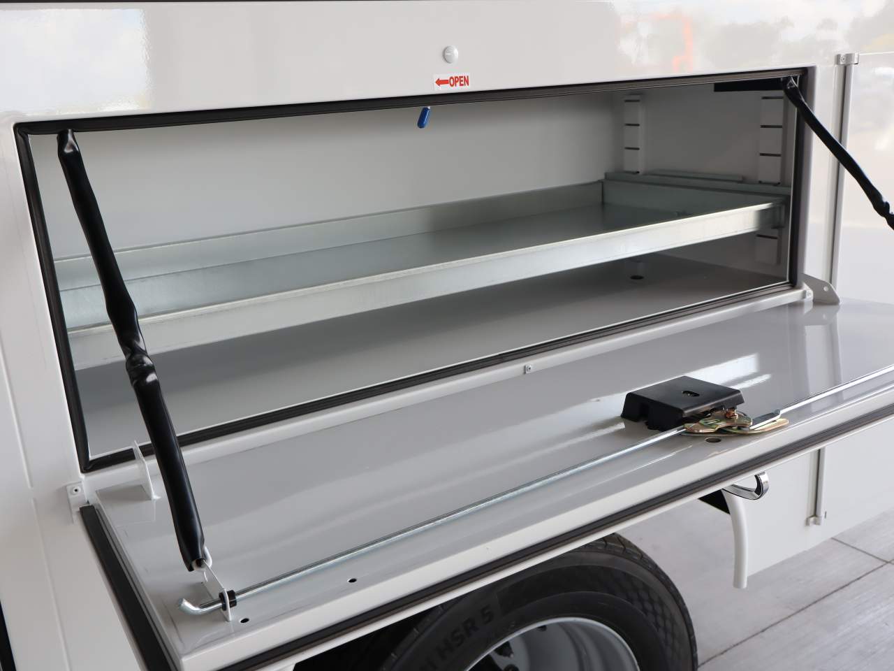 2025 Ford F-550 Super Duty Chassis Cab XL - Photo 11