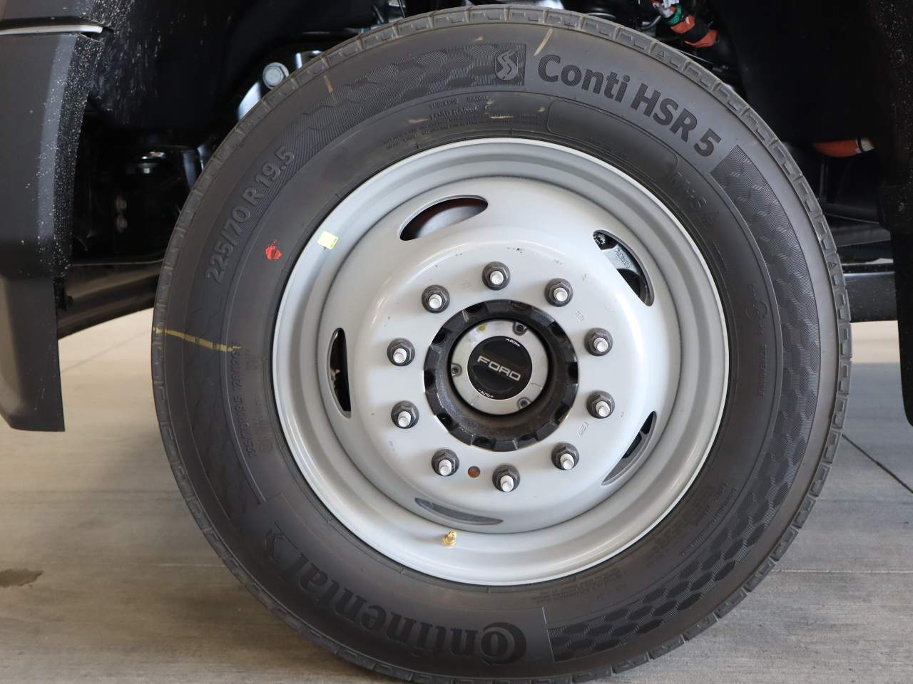 2025 Ford F-550 Super Duty Chassis Cab XL - Photo 35