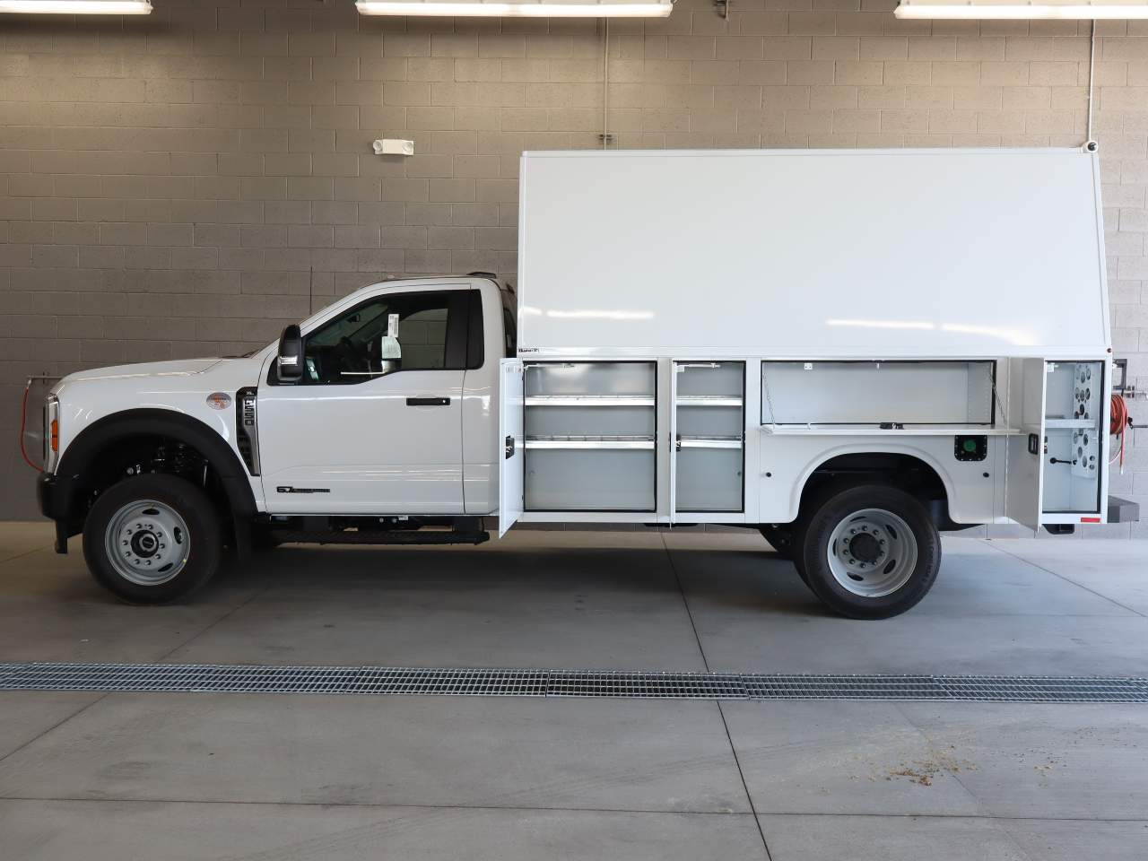 2025 Ford F-550 Super Duty Chassis Cab XL - Photo 7