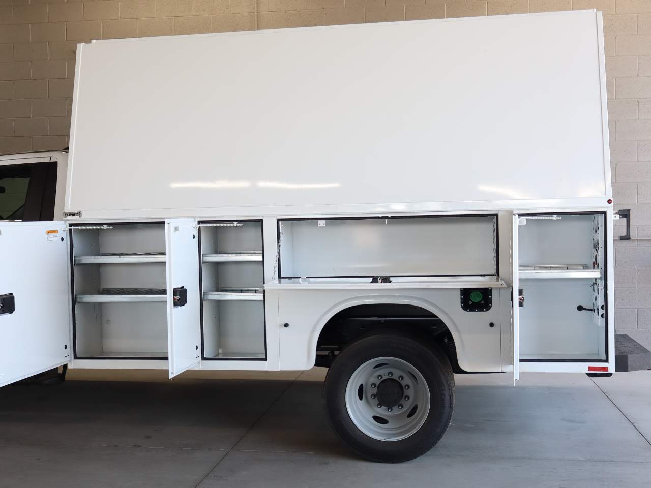 2025 Ford F-550 Super Duty Chassis Cab XL - Photo 8