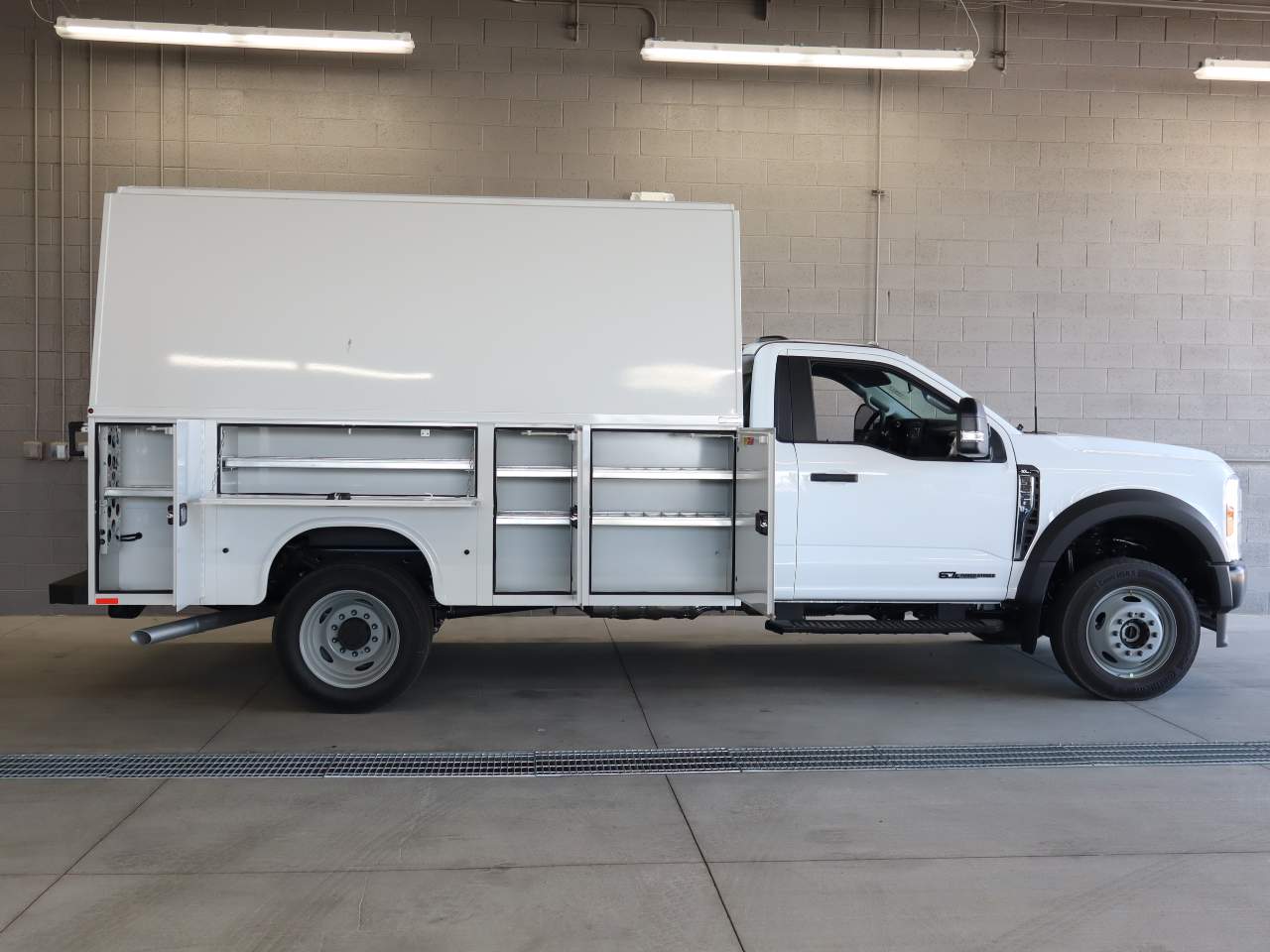 2025 Ford F-550 Super Duty Chassis Cab XL - Photo 13