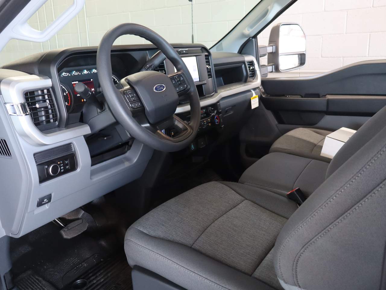 2025 Ford F-550 Super Duty Chassis Cab XL - Photo 20