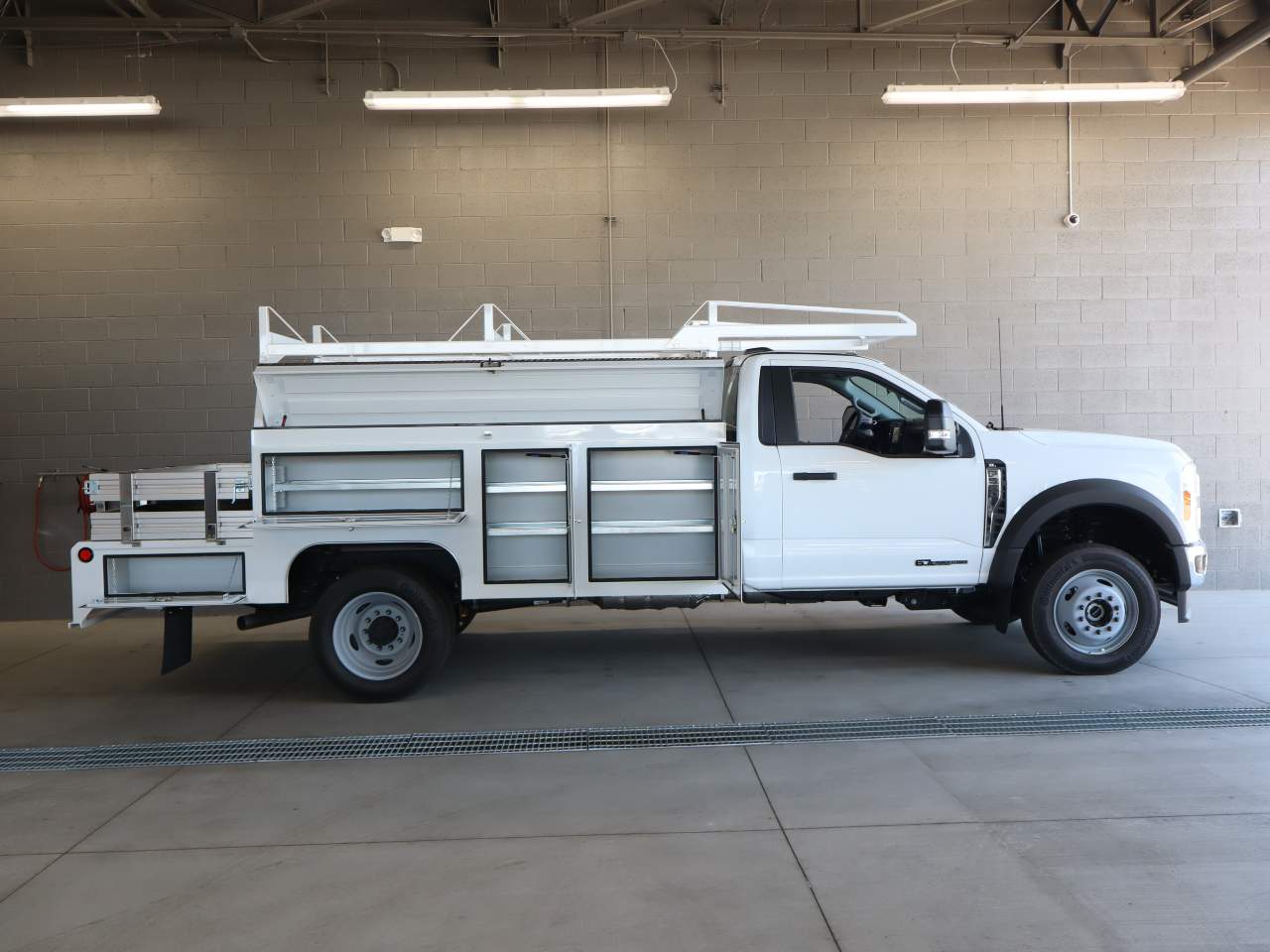 2025 Ford F-550 Super Duty Chassis Cab XL - Photo 16