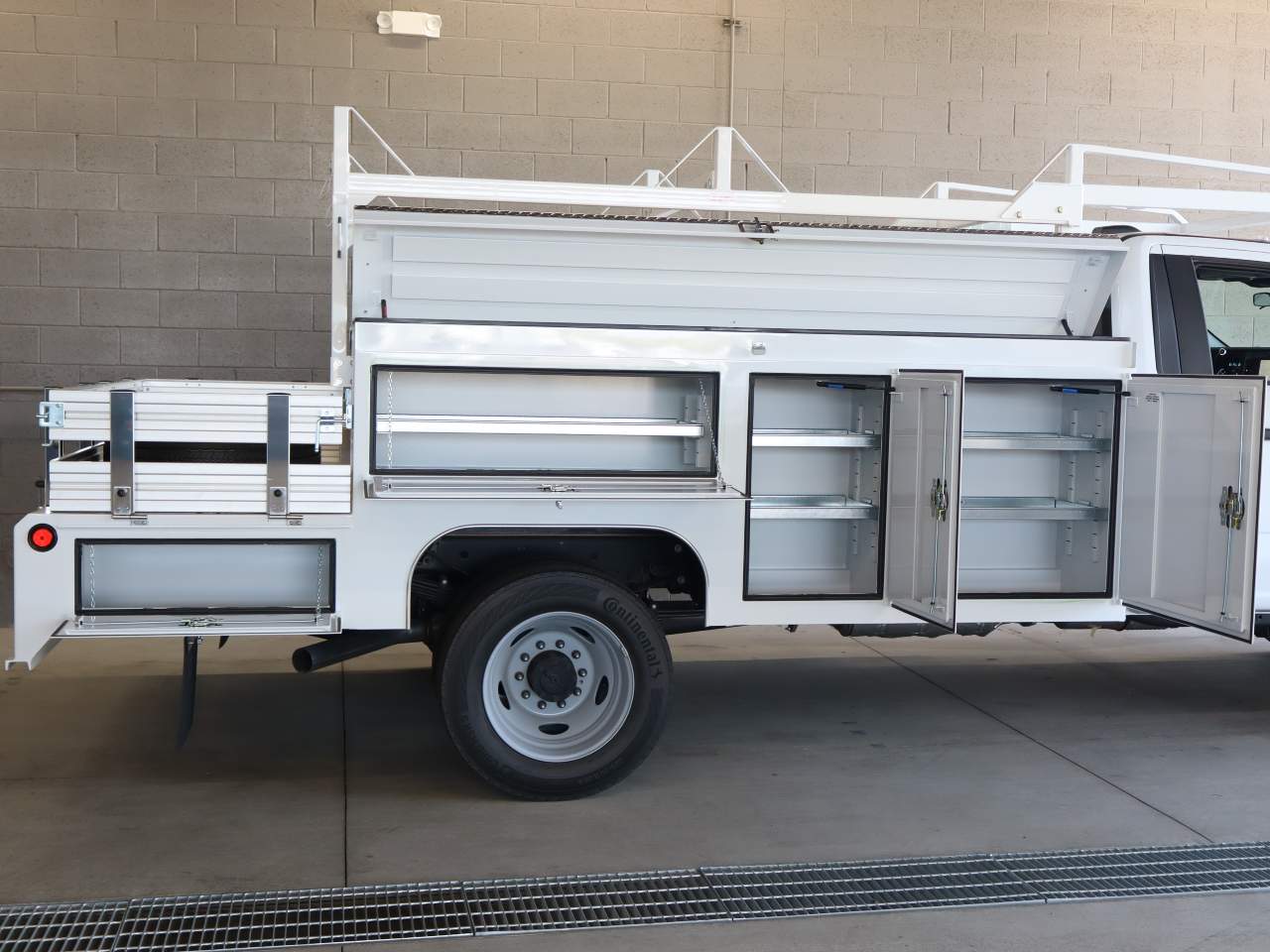 2025 Ford F-550 Super Duty Chassis Cab XL - Photo 17