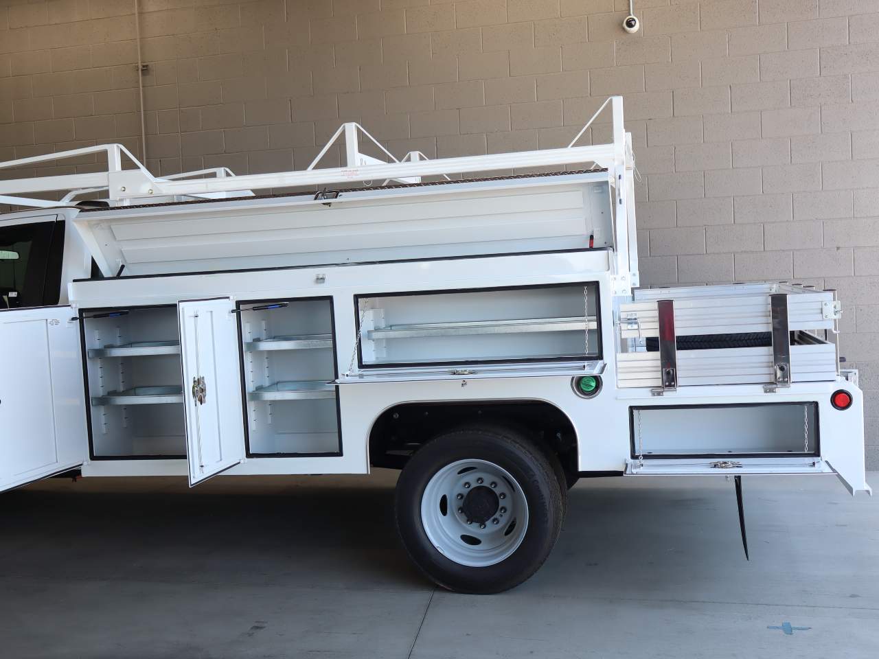 2025 Ford F-550 Super Duty Chassis Cab XL - Photo 8