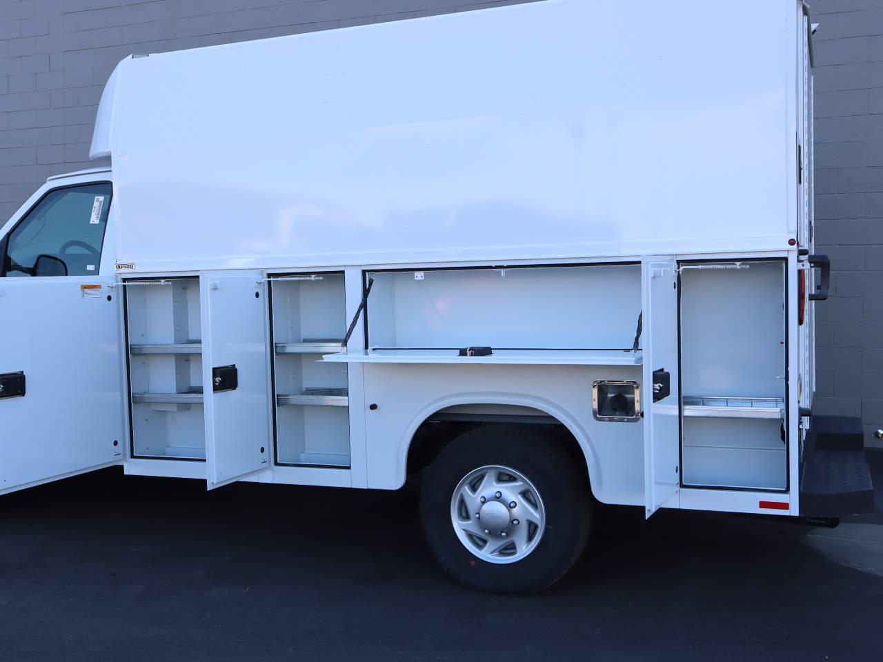 2025 Ford E-Series Cutaway Base - Photo 8