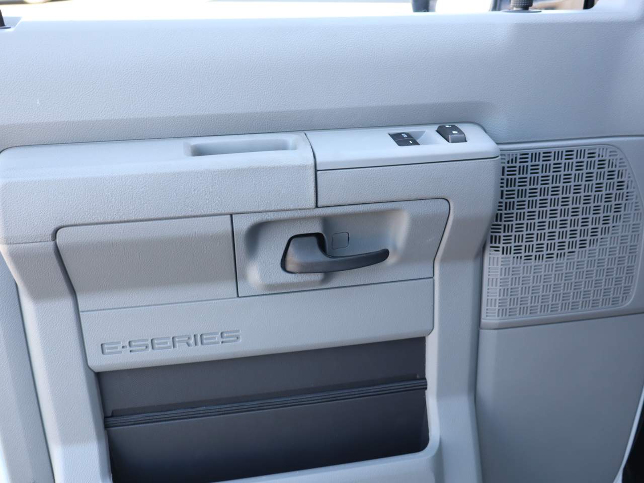 2025 Ford E-Series Cutaway Base - Photo 30