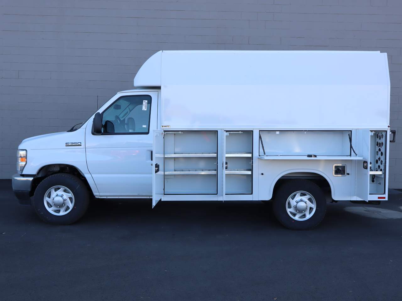 2025 Ford E-Series Cutaway Base - Photo 7