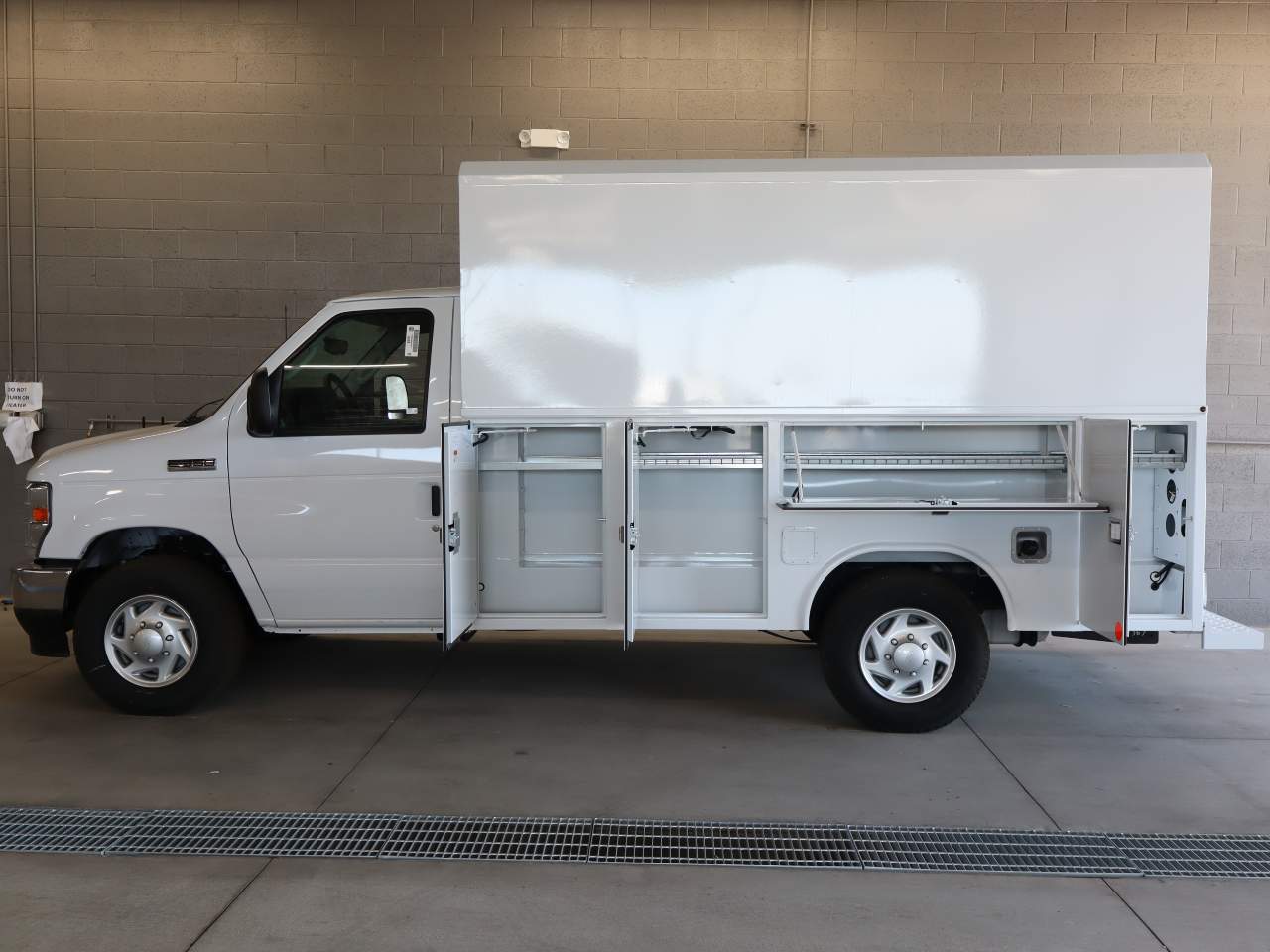 2025 Ford E-Series Cutaway Base - Photo 7