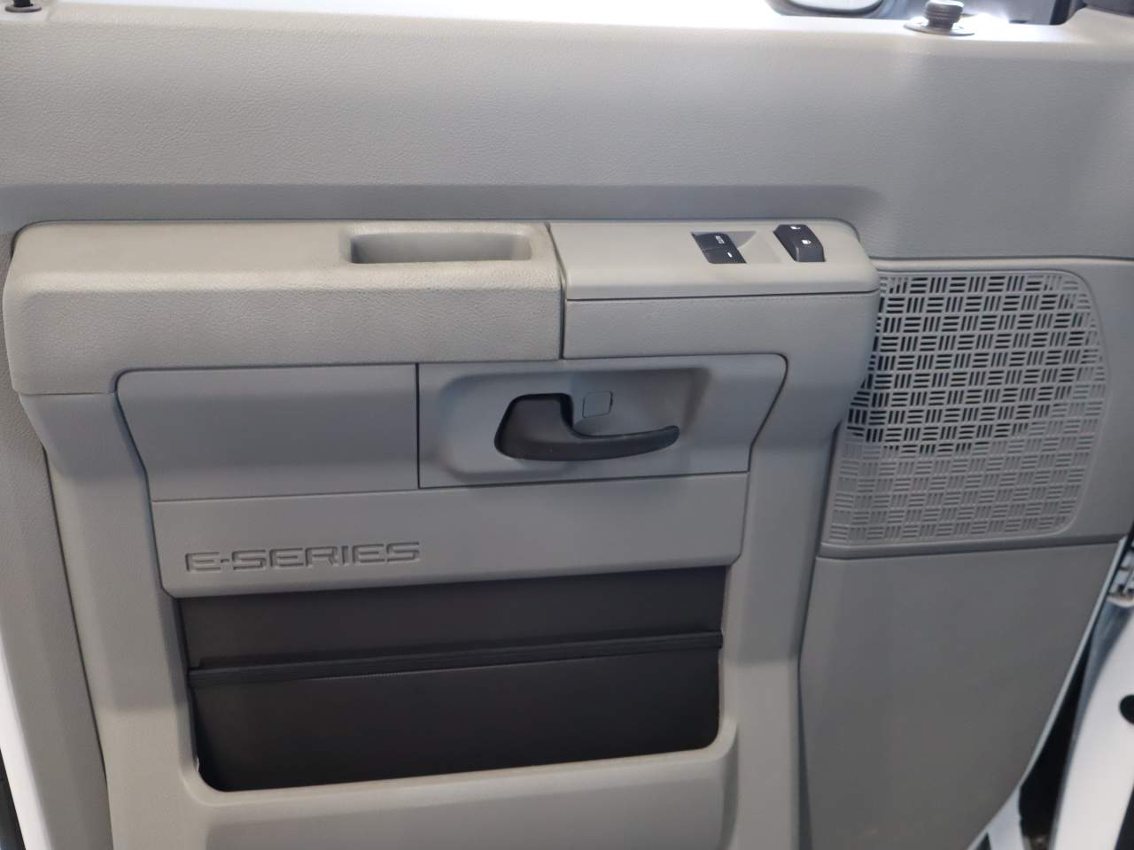 2025 Ford E-Series Cutaway Base - Photo 32