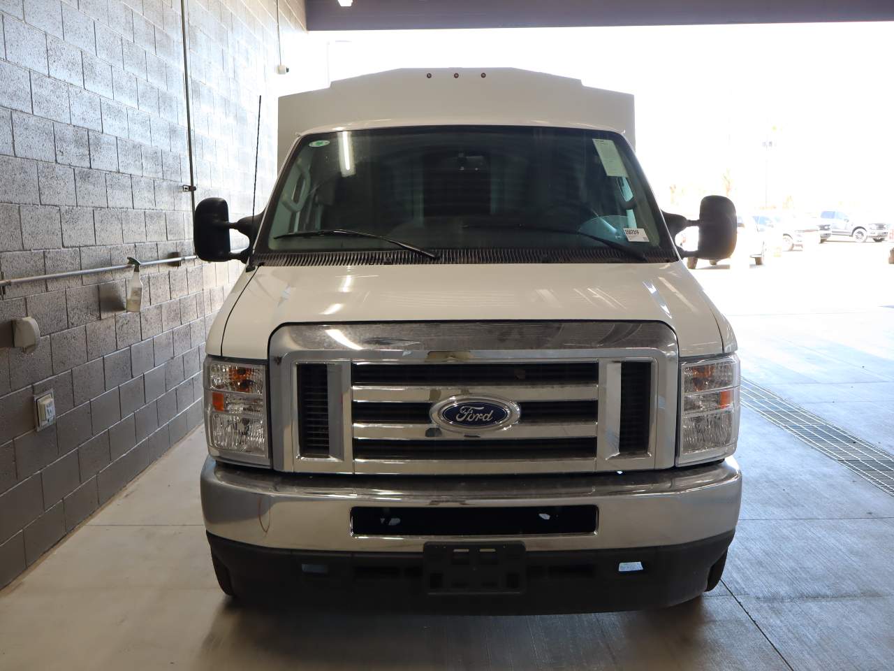 2025 Ford E-Series Cutaway Base - Photo 4