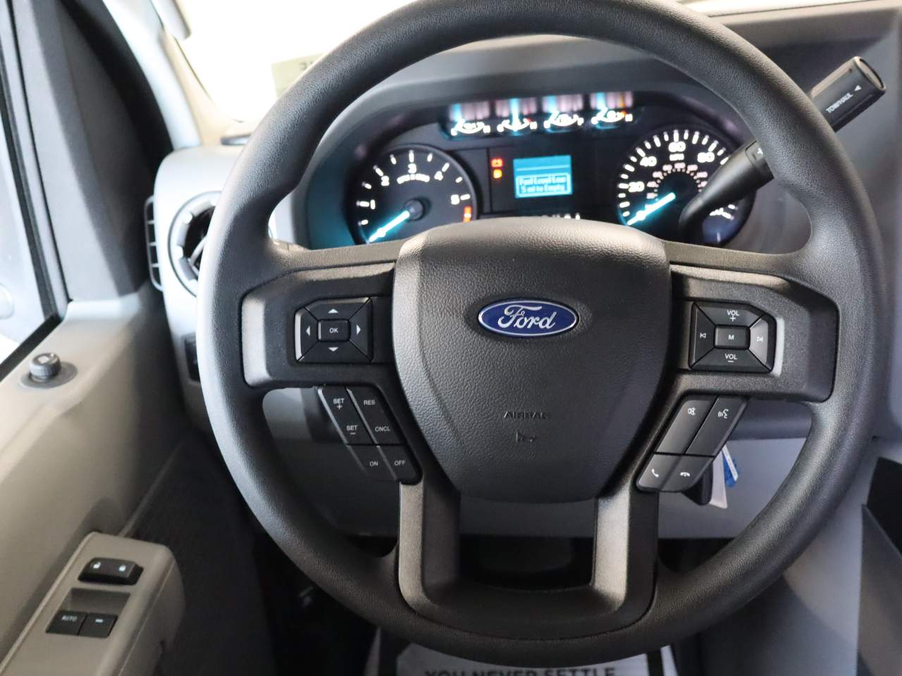 2025 Ford E-Series Cutaway Base - Photo 24
