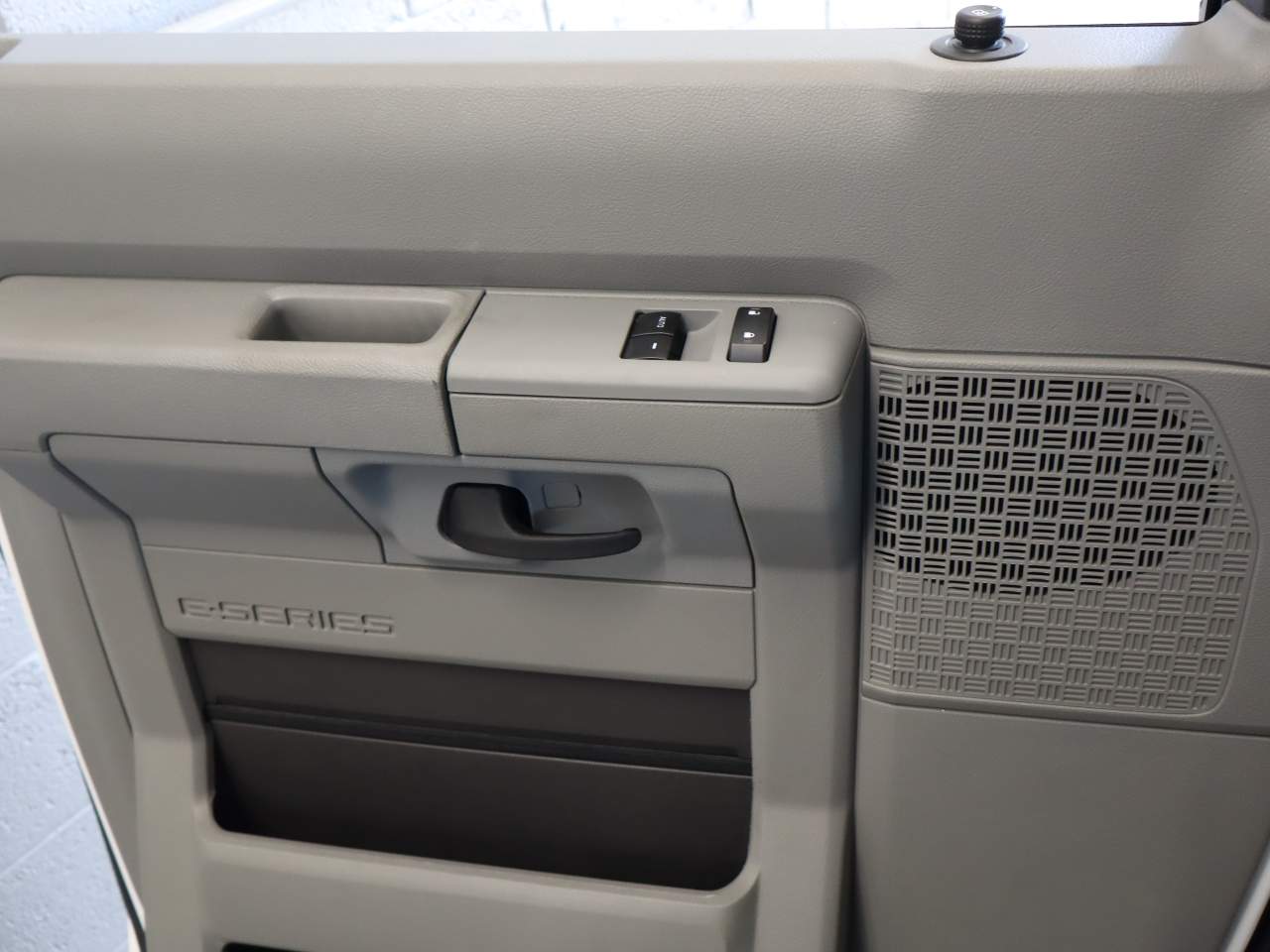 2025 Ford E-Series Cutaway Base - Photo 37