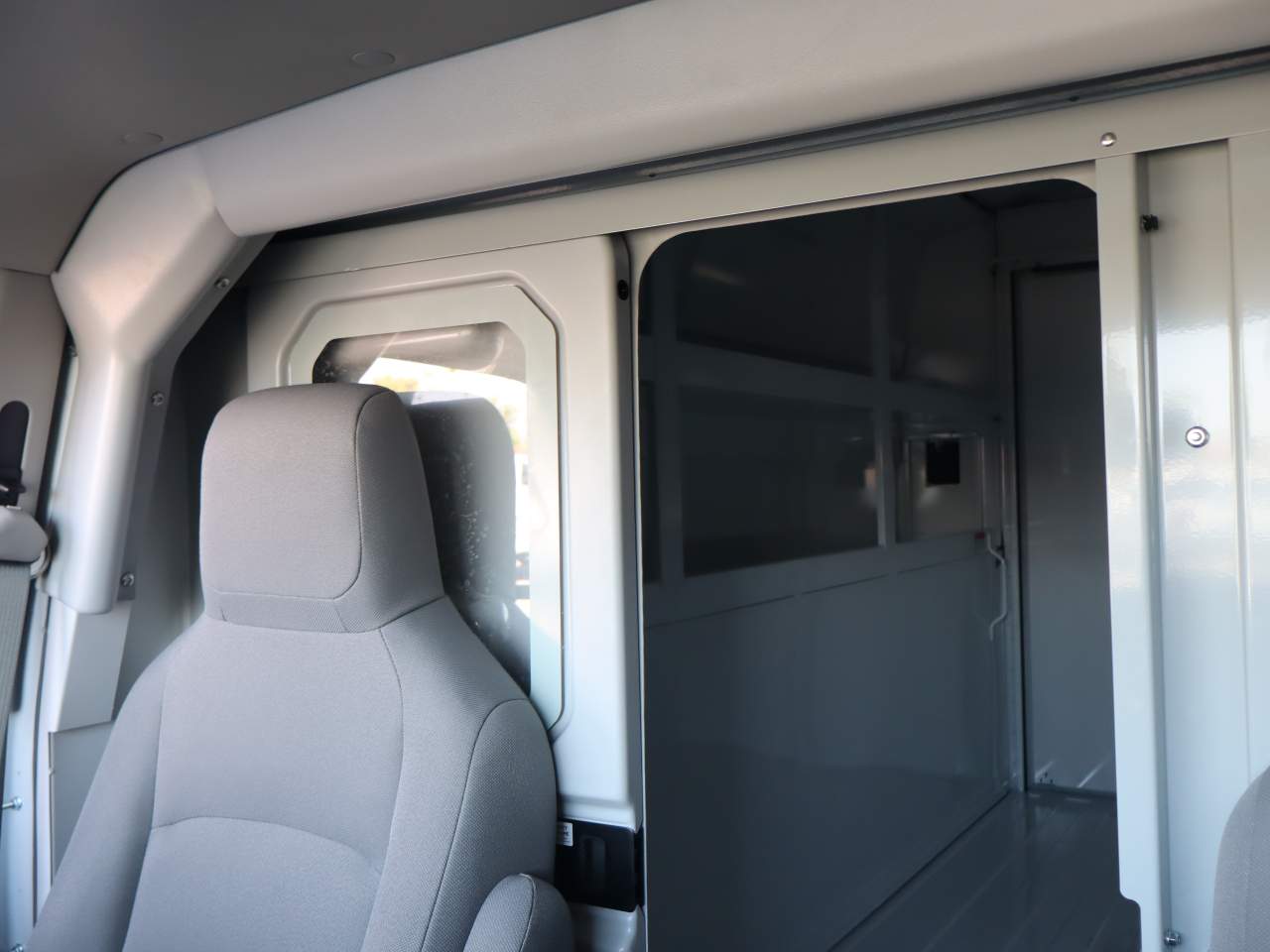 2026 Ford E-Series Cutaway Base - Photo 22