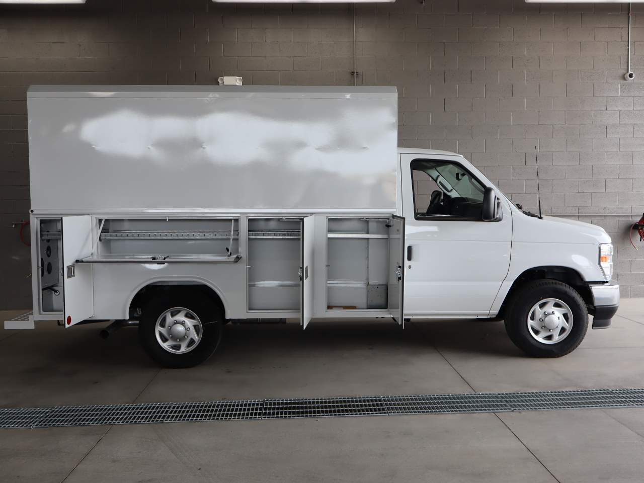 2025 Ford E-Series Cutaway Base - Photo 13