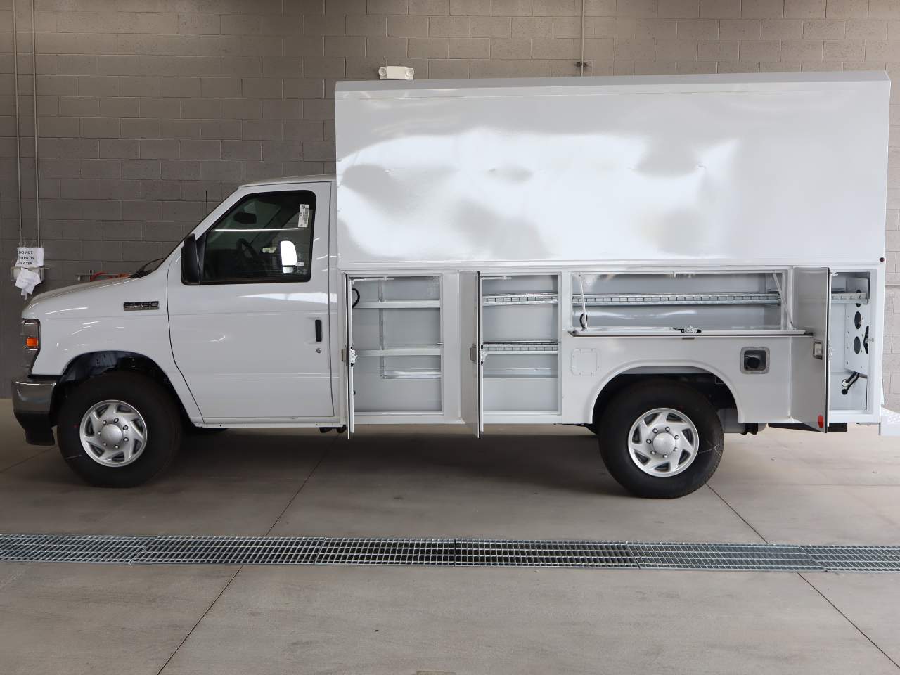 2025 Ford E-Series Cutaway Base - Photo 7