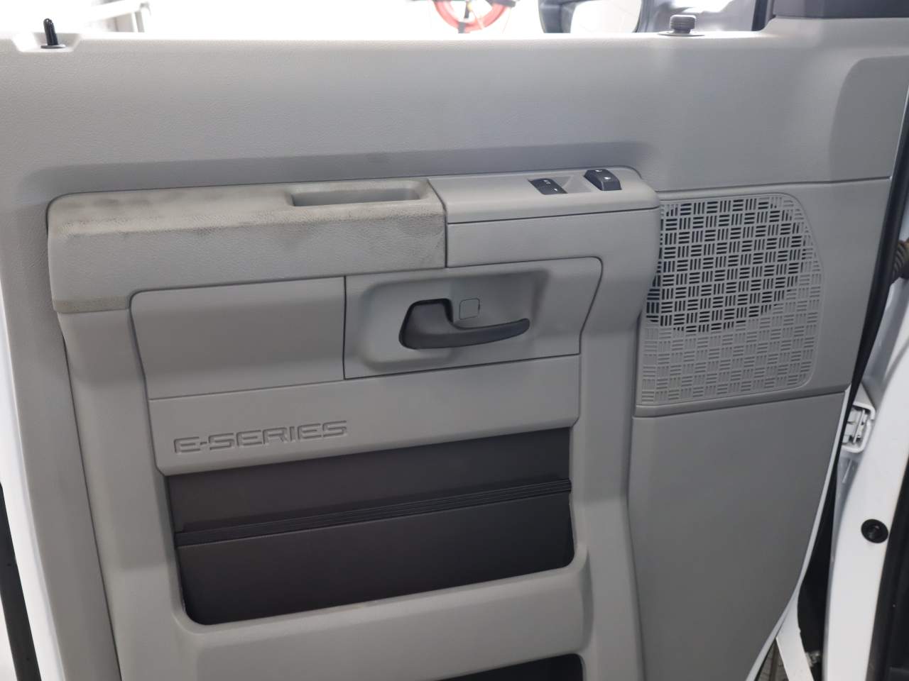 2025 Ford E-Series Cutaway Base - Photo 35