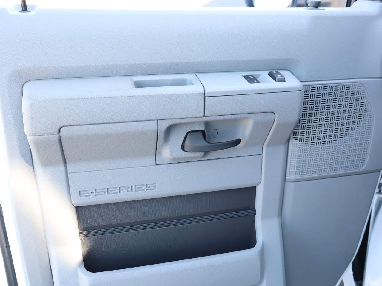 2025 Ford E-Series Cutaway Base - Photo 34
