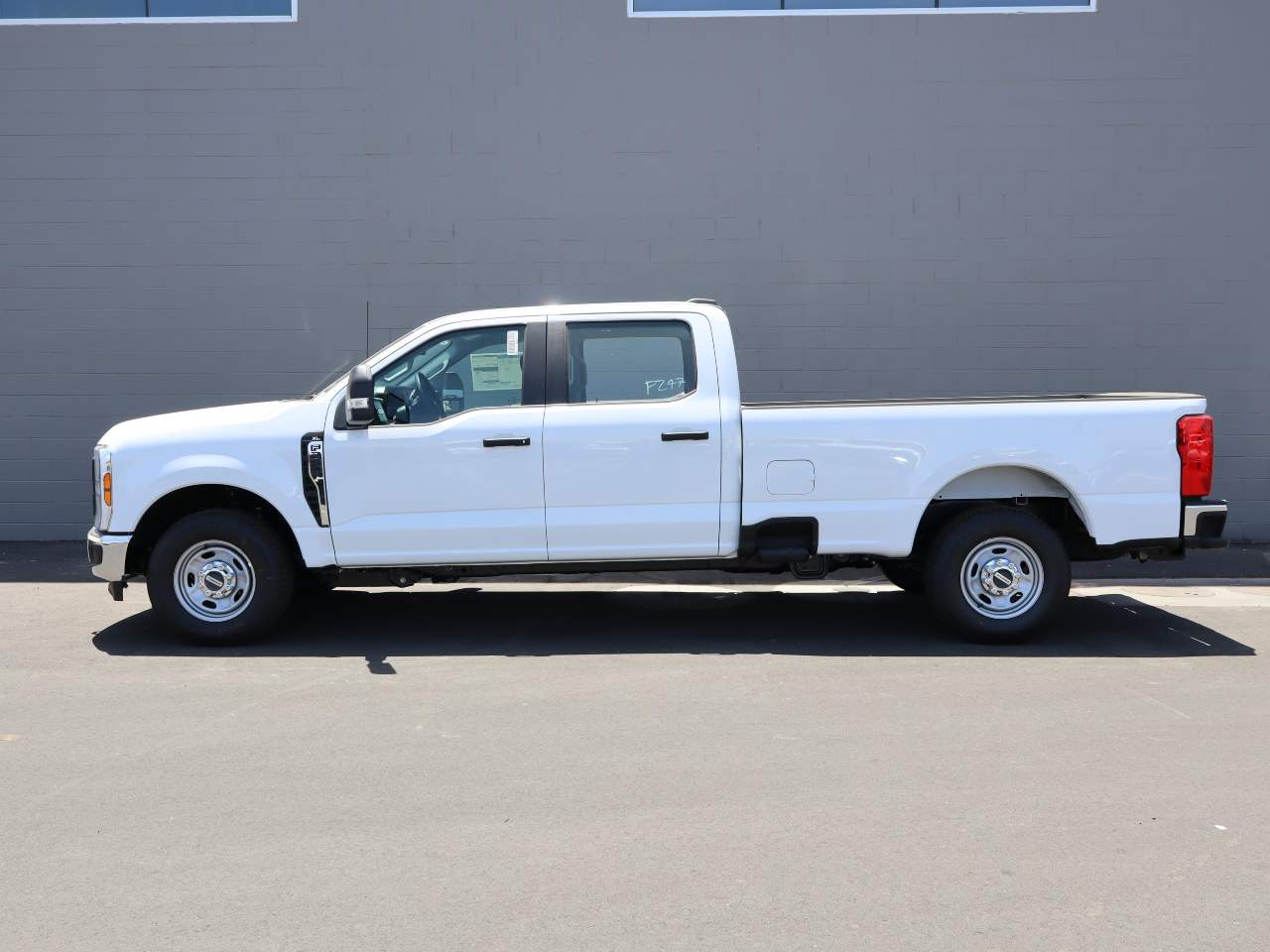 2025 Ford F-250 Super Duty Crew Cab XL