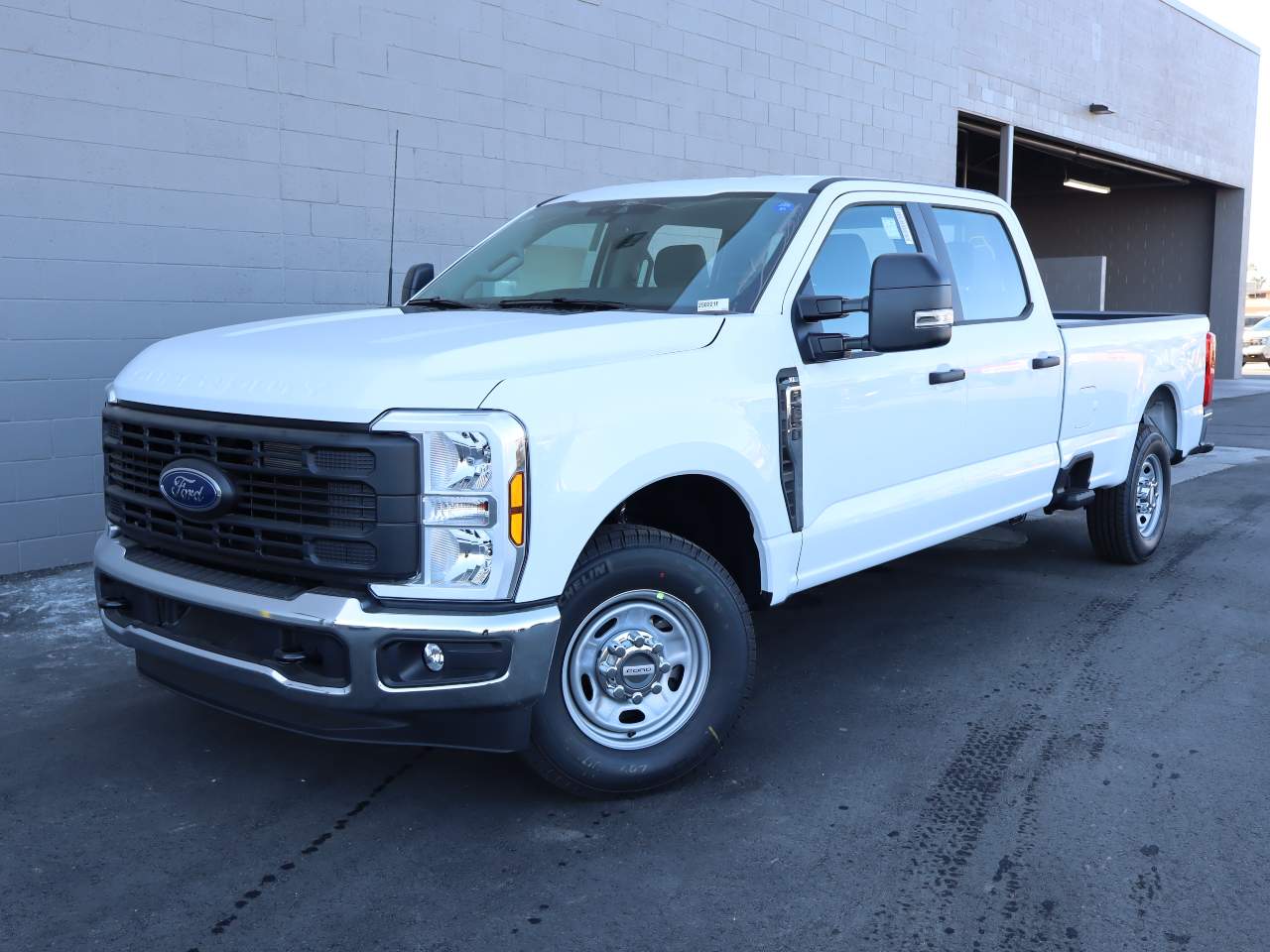 2025 Ford F-250 Super Duty Crew Cab XL