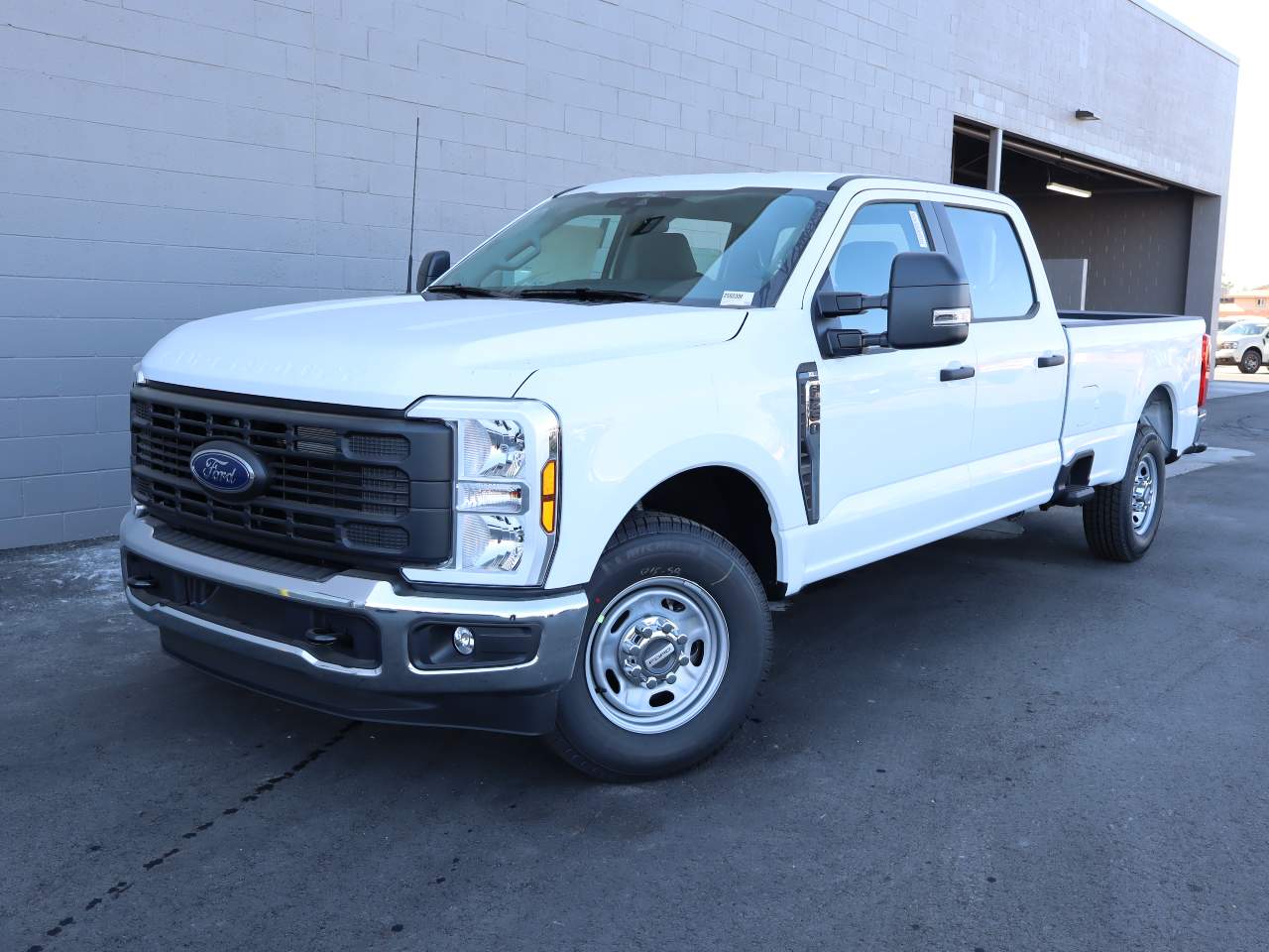 2025 Ford F-250 Super Duty Crew Cab XL