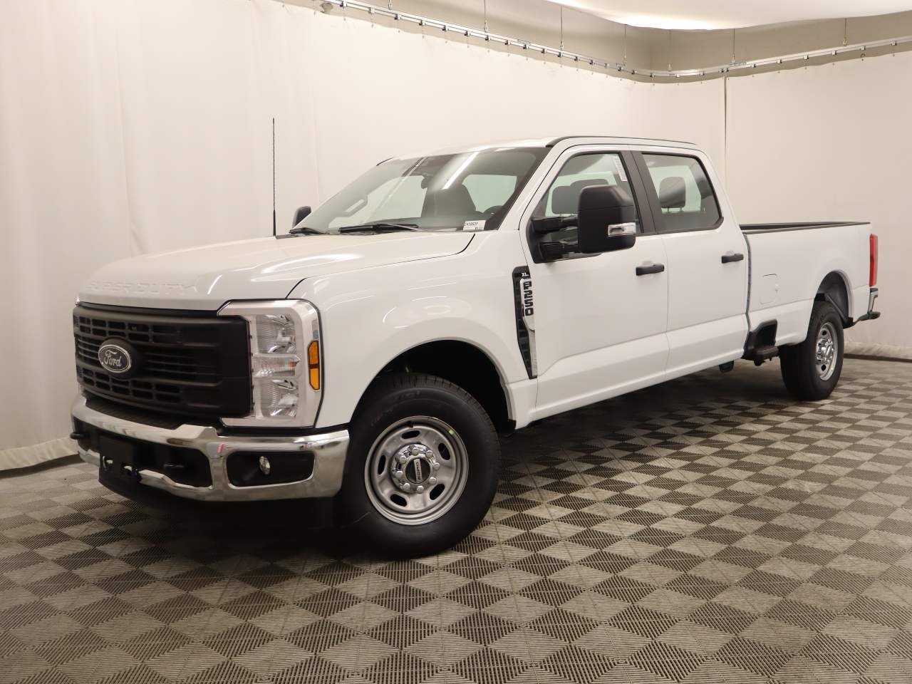 2025 Ford F-250 Super Duty Crew Cab XL