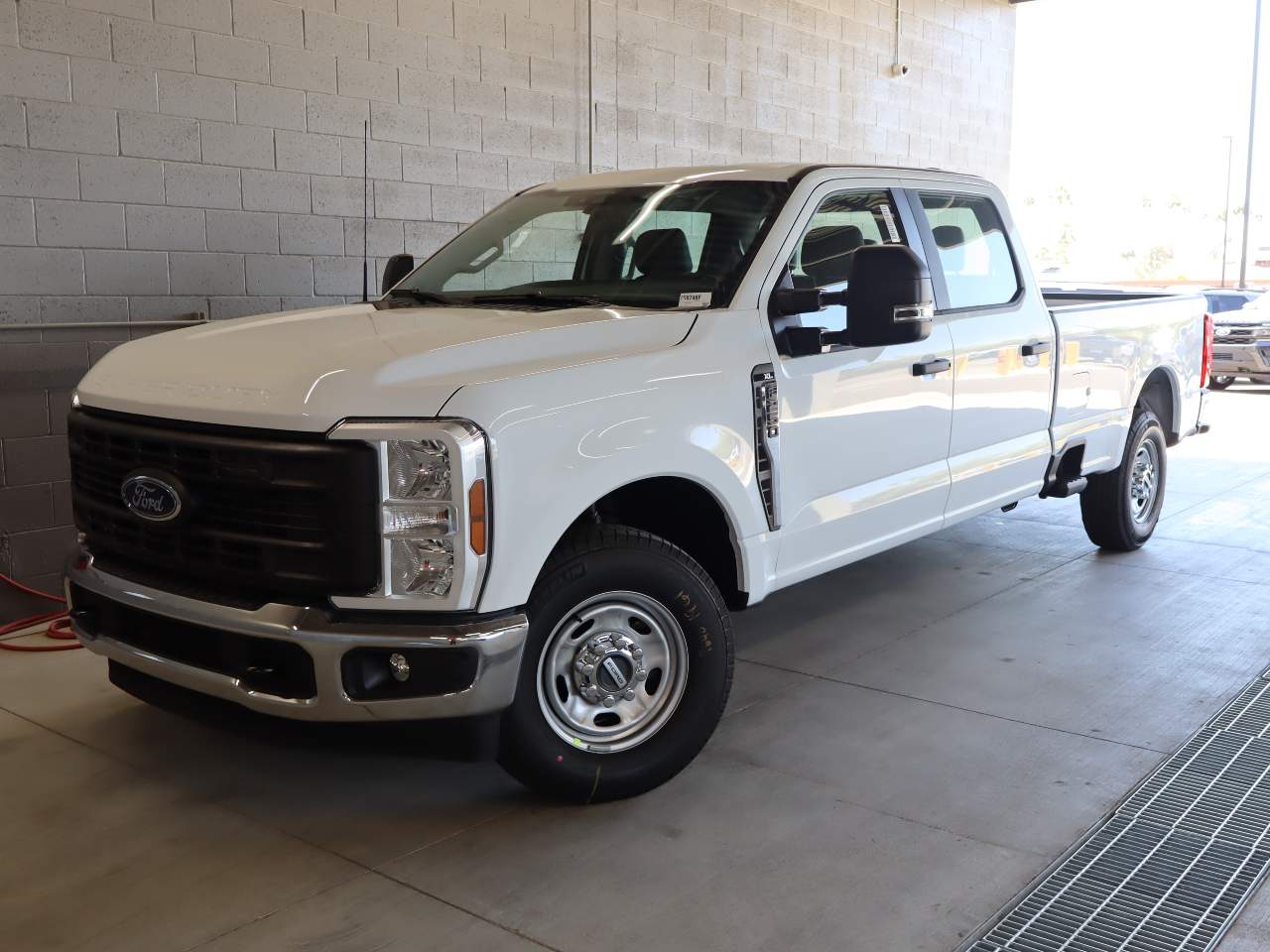 2025 Ford F-250 Super Duty Crew Cab XL