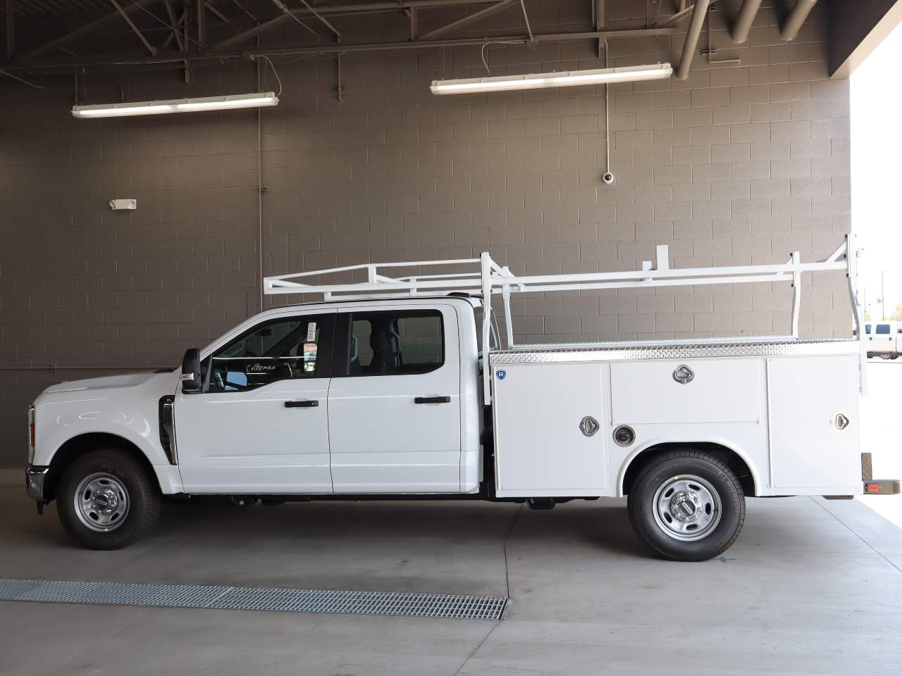 2025 Ford F-250 Super Duty Crew Cab XL