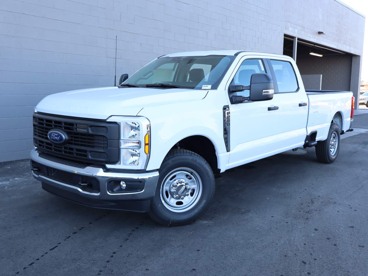 2025 Ford F-250 Super Duty Crew Cab XL