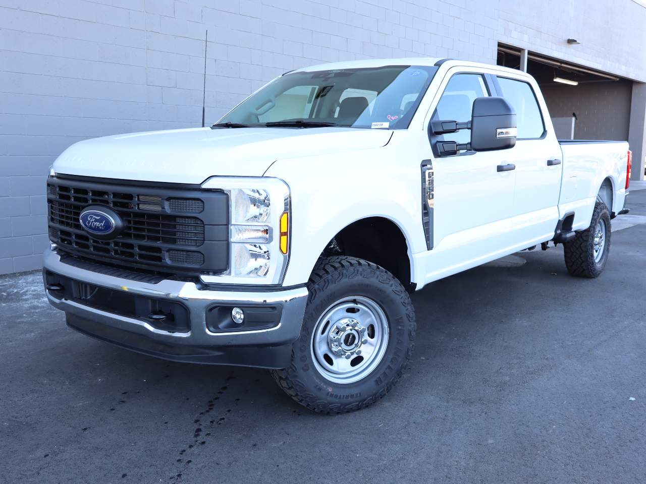 2025 Ford F-250 Super Duty Crew Cab XL