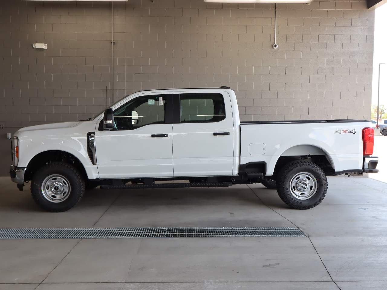2025 Ford F-250 Super Duty Crew Cab XL