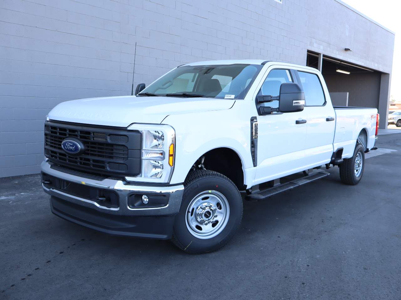 2025 Ford F-250 Super Duty Crew Cab XL