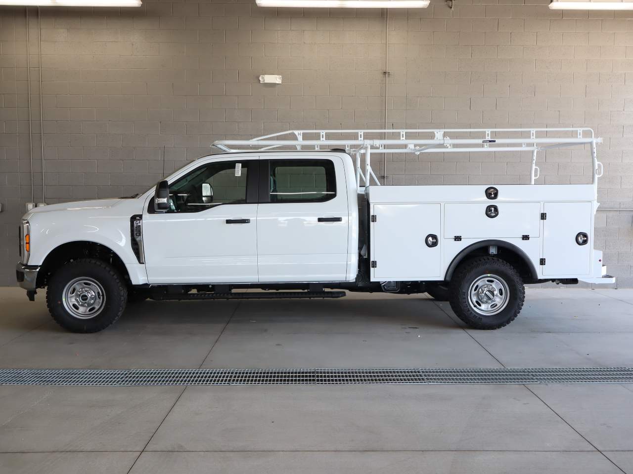 2025 Ford F-250 Super Duty Crew Cab XL