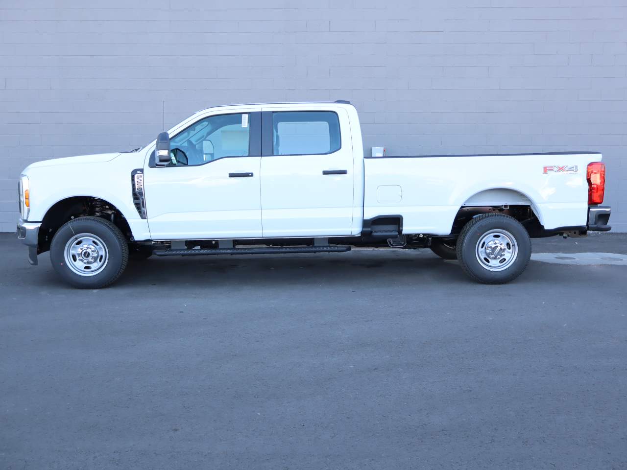 2025 Ford F-250 Super Duty Crew Cab XL