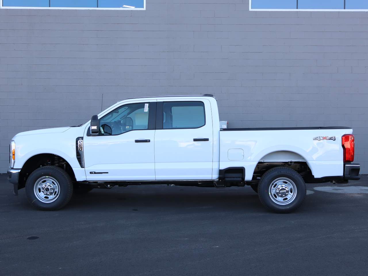 2024 Ford F-250 Super Duty Crew Cab XL