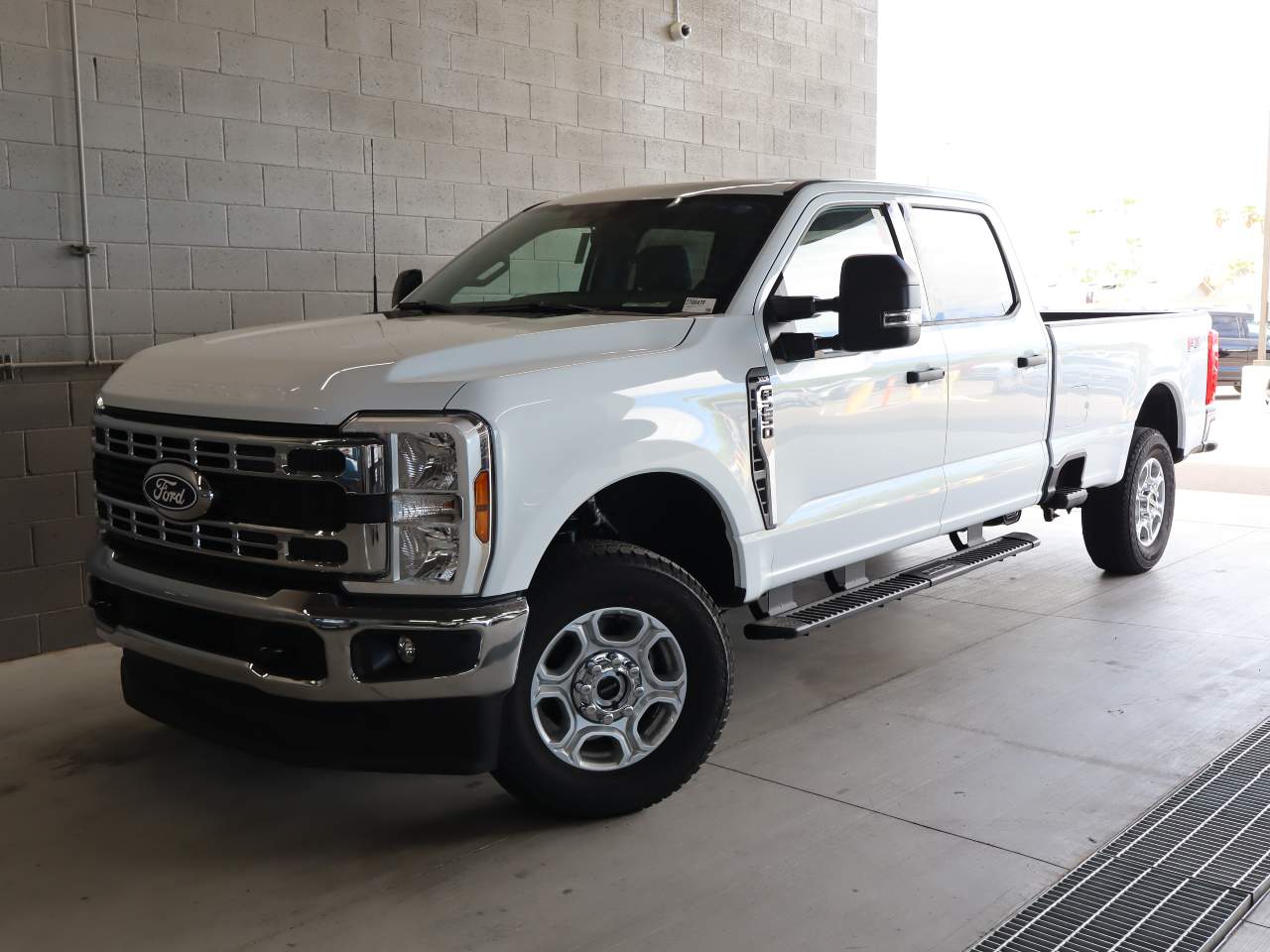 2027 Ford F-250 Super Duty Crew Cab XLT