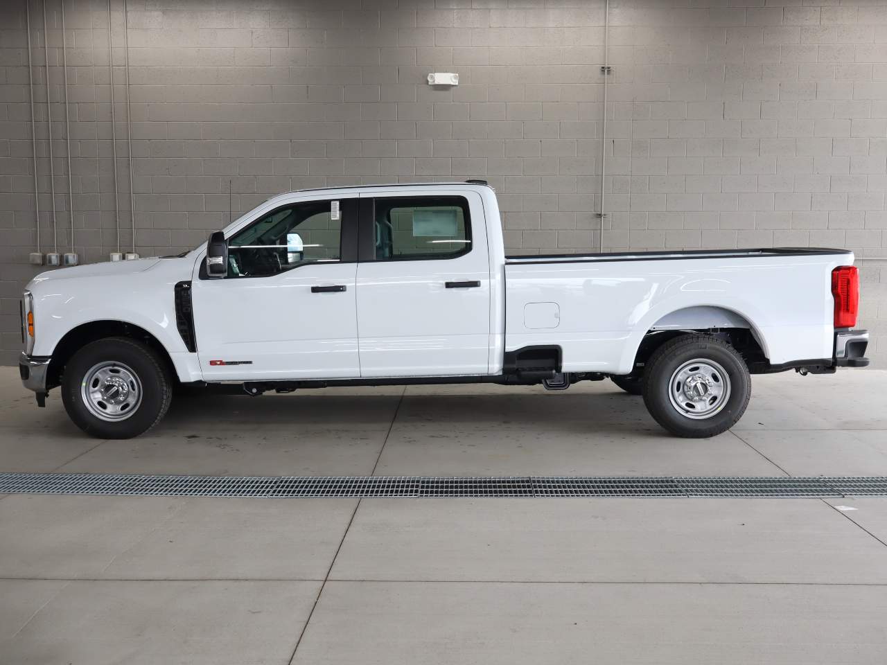 2027 Ford F-250 Super Duty Crew Cab XL