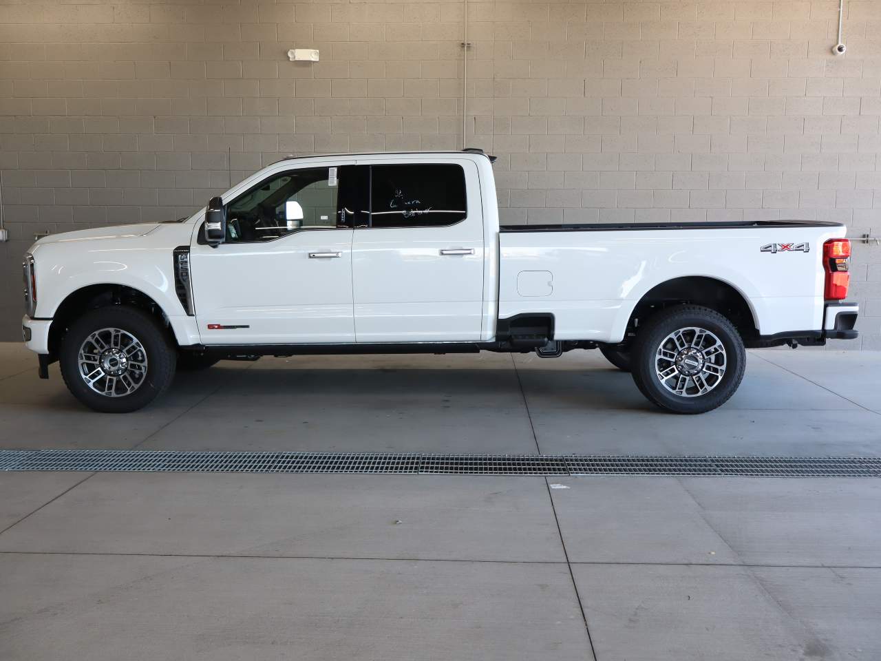 2027 Ford F-250 Super Duty Crew Cab Platinum