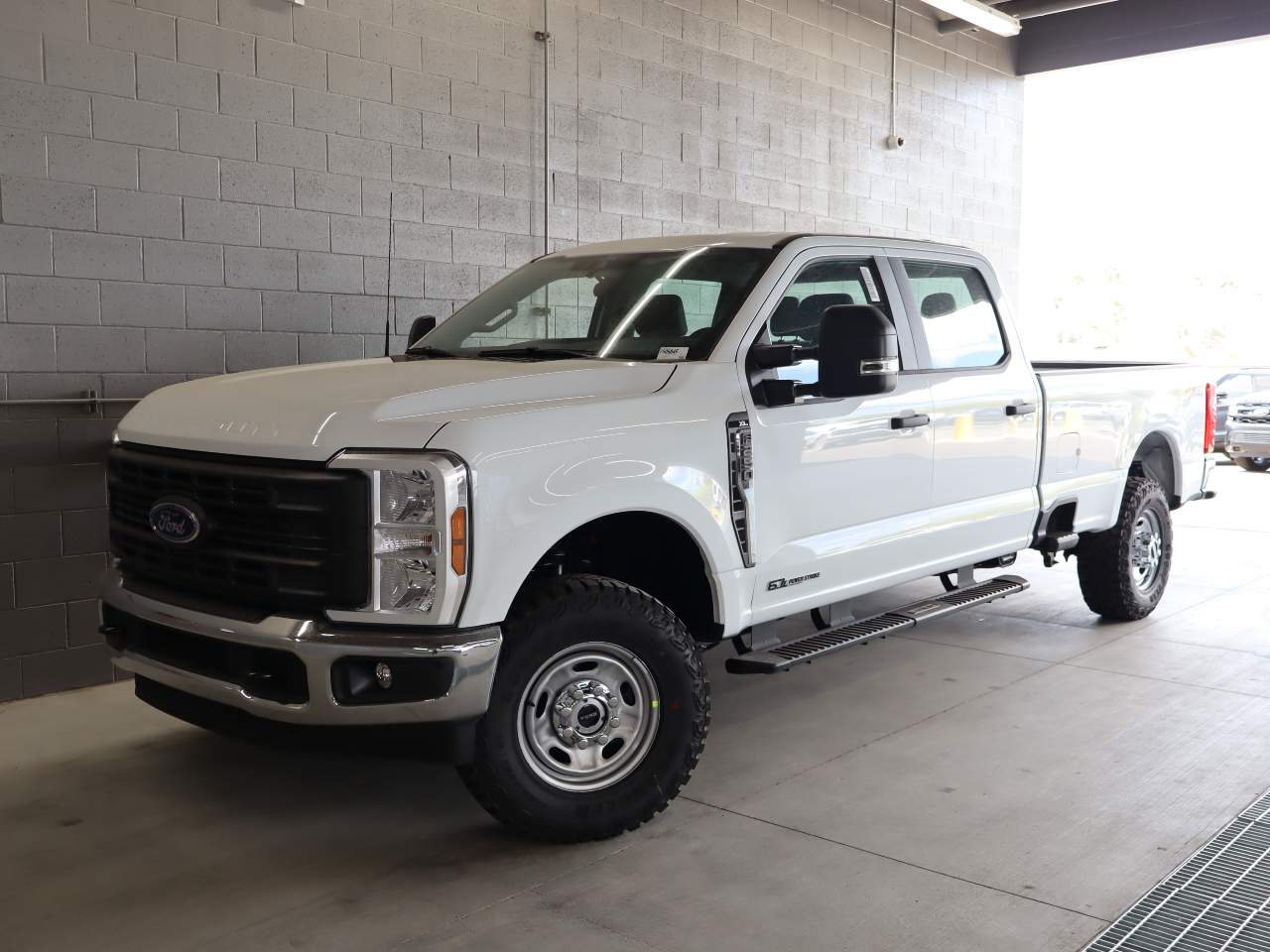 2025 Ford F-250 Super Duty Crew Cab XL